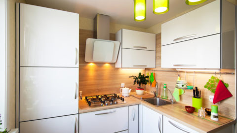 Aprenda os melhores truques para decorar uma cozinha pequena