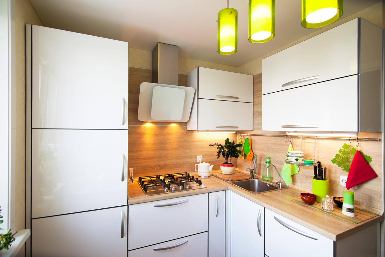 Aprenda os melhores truques para decorar uma cozinha pequena