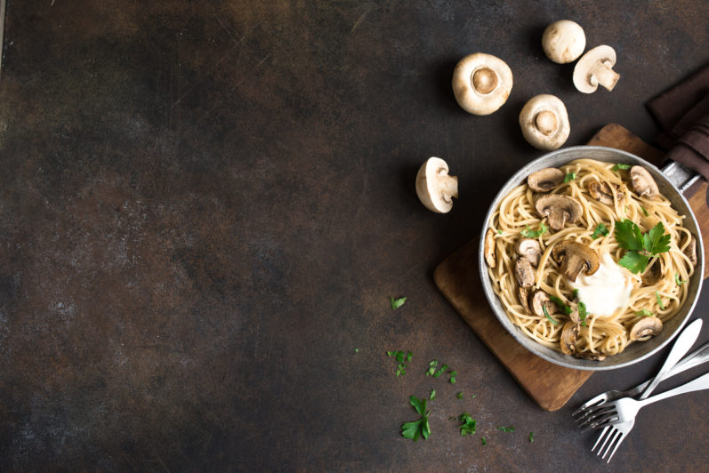 Menu sem carne: delicioso espaguete com molho funghi