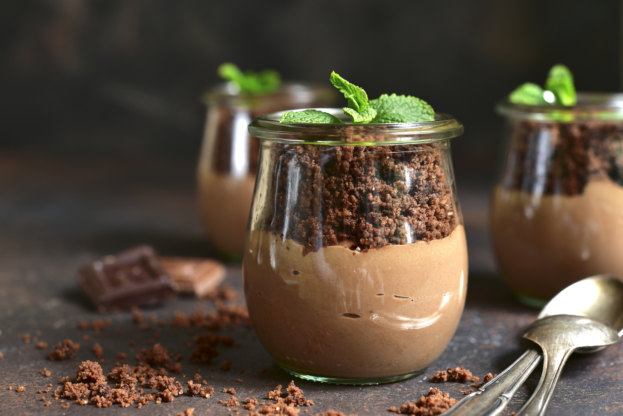 Receita de sobremesa fácil e deliciosa: Creme de chocolate com cookies