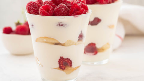 Sobremesa de iogurte com biscoito de baunilha