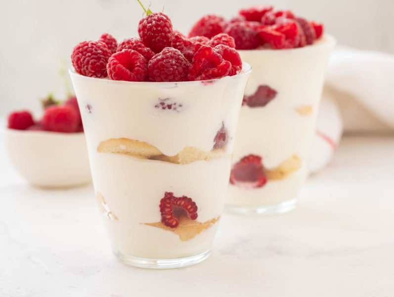 Sobremesa de iogurte com biscoito de baunilha