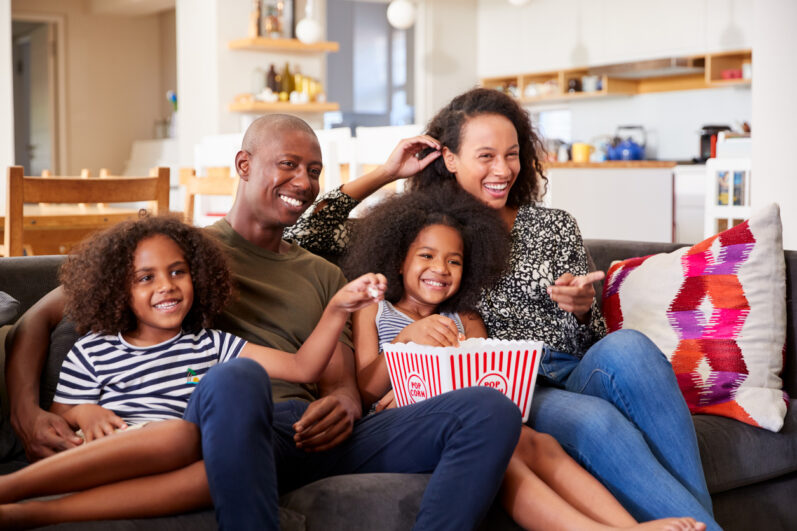 6 filmes clássicos para assistir comendo biscoito