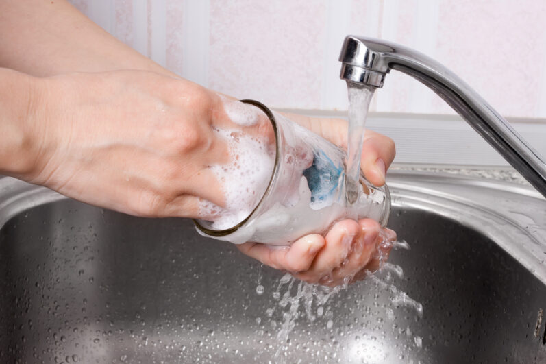 Sabão ou detergente: qual usar para lavar louça?