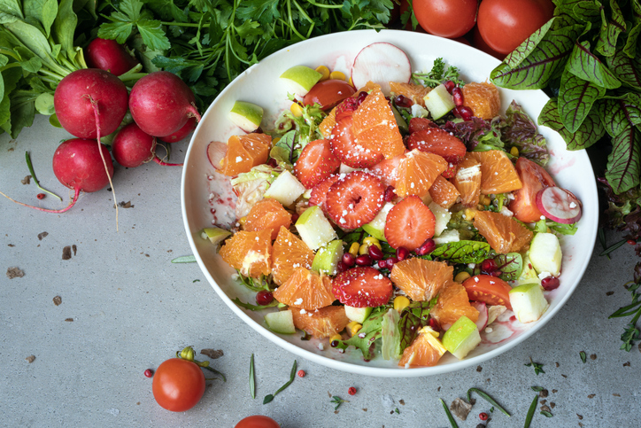 Salada Verde com frutas tropicais