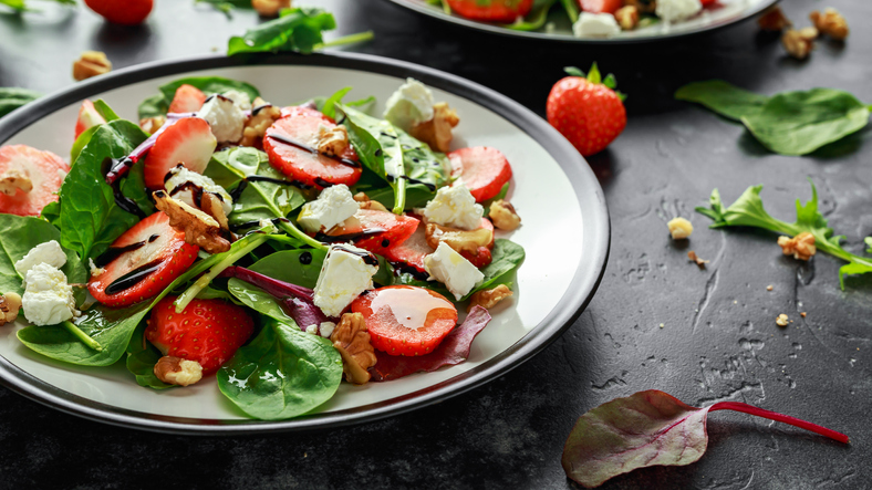 Salada com morangos e espinafre