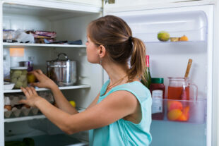 Como limpar a geladeira de forma prática