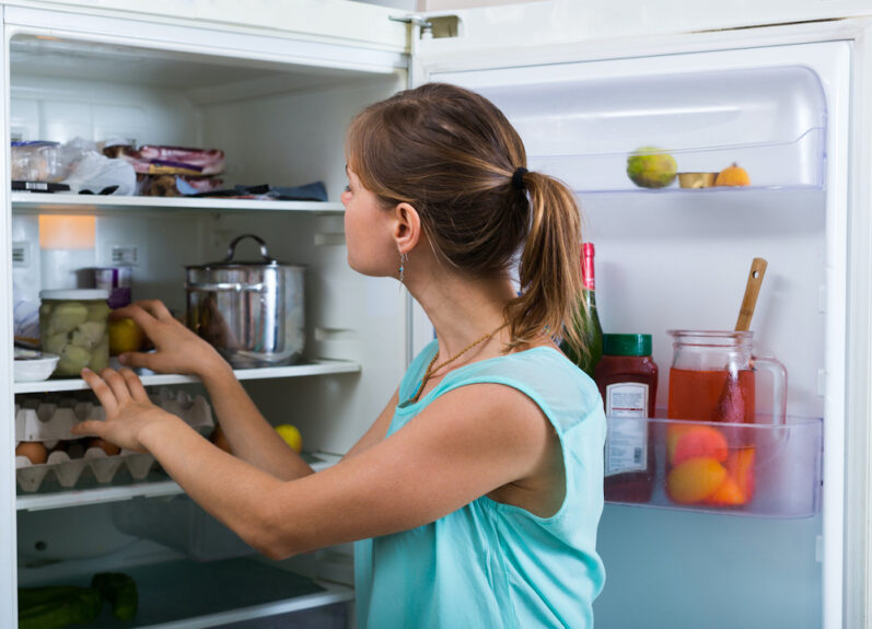 Como limpar a geladeira de forma prática