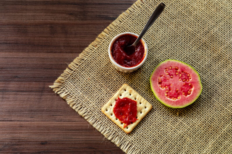 4 ideias de como usar o Biscoito Água e Sal em preparos